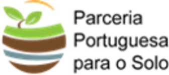 The Logo of the Portuguese Soil Partnership consists of a round icon with brown soil layers, a groundwater layer and a grass layer with a plant growing from it. On the right side next to the icon is written "Parceria Portuguesa para o Solo".